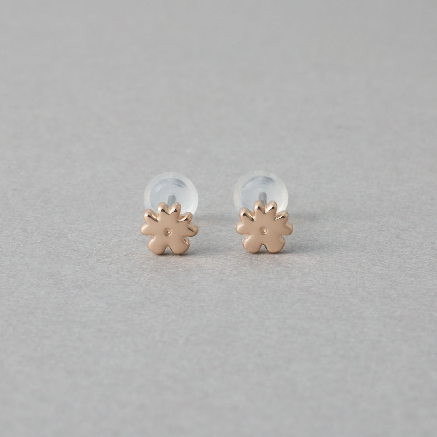 フラワー ピアス